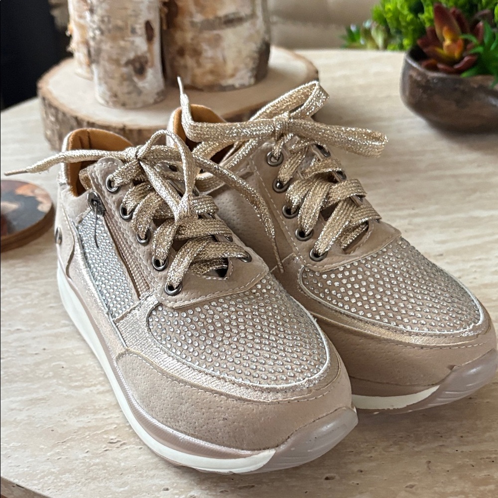 Source Unknown Beige and Silver Women's Sneakers